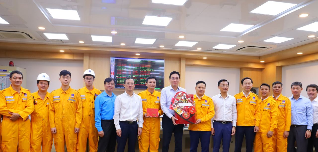 Xuân ở Nhà máy Xử lý khí Dinh Cố và Trung tâm Phân phối khí Phú Mỹ