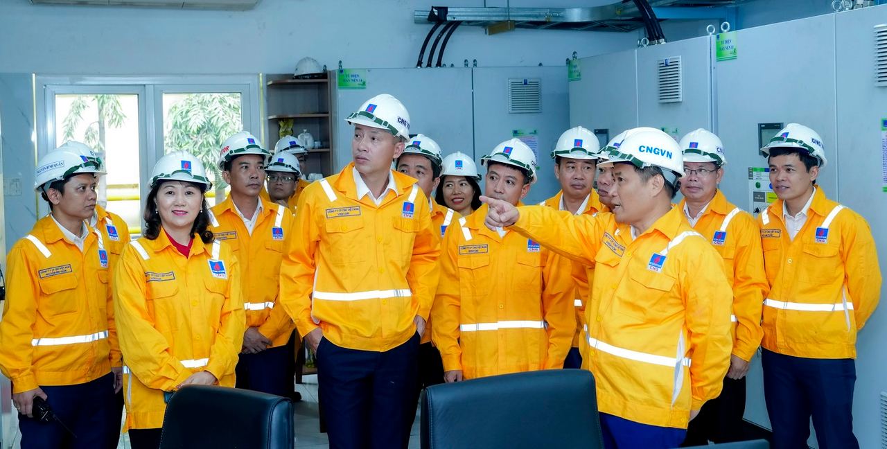 Lãnh đạo PV GAS thăm và chúc Xuân các đơn vị trực Tết tại BR-VT