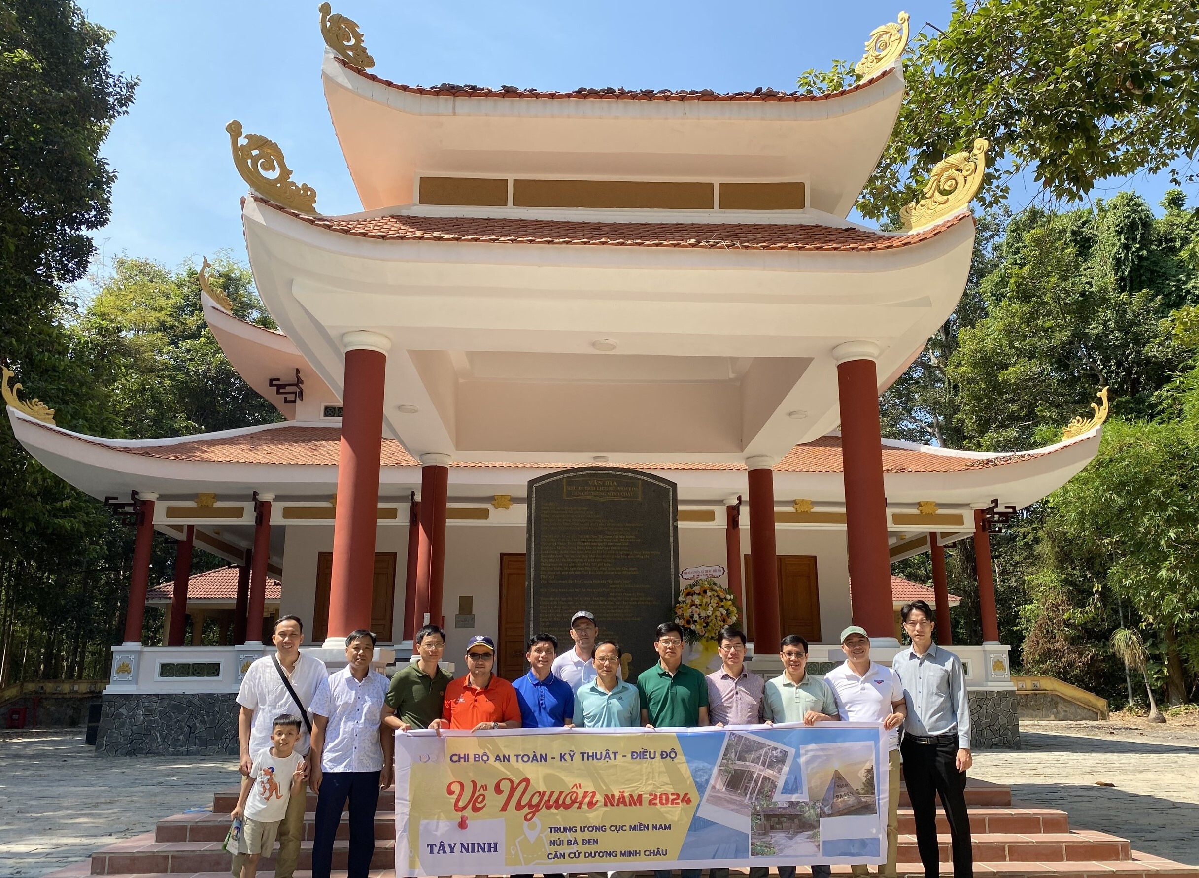 Hành trình “Về nguồn” năm 2024 của Chi bộ Kỹ thuật - An toàn - Điều độ PV GAS Hành trình “Về nguồn” năm 2024 của Chi bộ Kỹ thuật - An toàn - Điều độ PV GAS