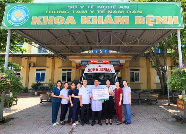 PV GAS trao tặng xe ô tô cứu thương cho Trung tâm Y tế huyện Nam Đàn, tỉnh Nghệ An