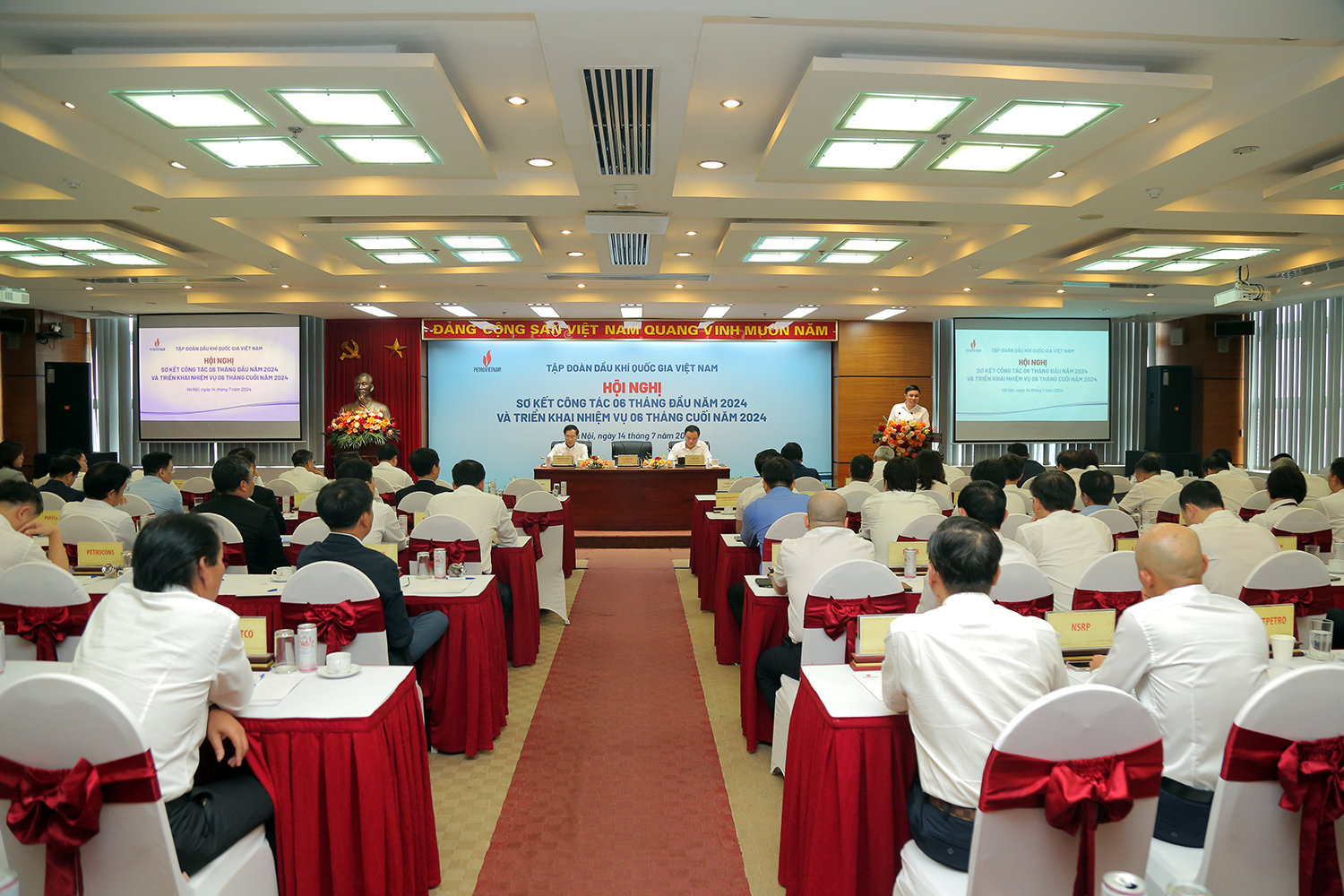 Petrovietnam hoàn thành vượt mức kế hoạch SXKD 6 tháng đầu năm Petrovietnam hoàn thành vượt mức kế hoạch SXKD 6 tháng đầu năm