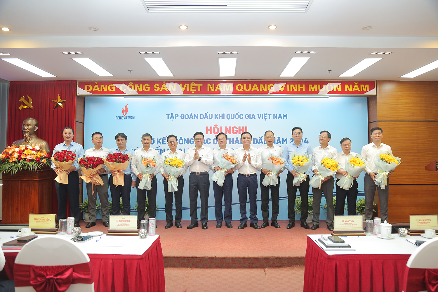 Petrovietnam hoàn thành vượt mức kế hoạch SXKD 6 tháng đầu năm Petrovietnam hoàn thành vượt mức kế hoạch SXKD 6 tháng đầu năm