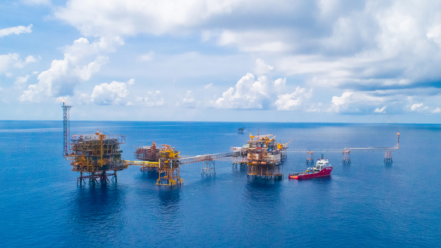 Petrovietnam hoàn thành vượt mức kế hoạch SXKD 6 tháng đầu năm Petrovietnam hoàn thành vượt mức kế hoạch SXKD 6 tháng đầu năm