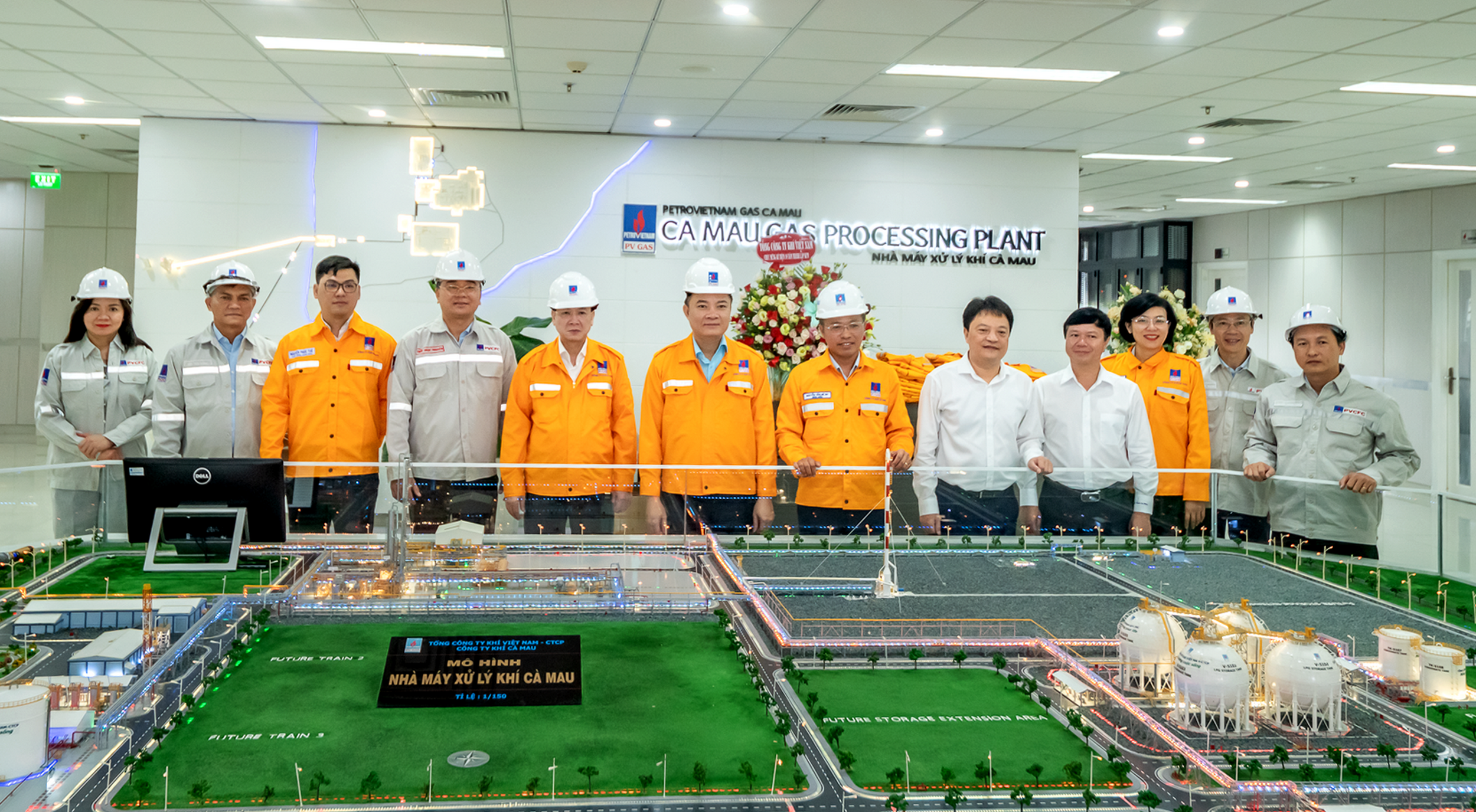 Petrovietnam’s President & CEO visits PV GAS CA MAU