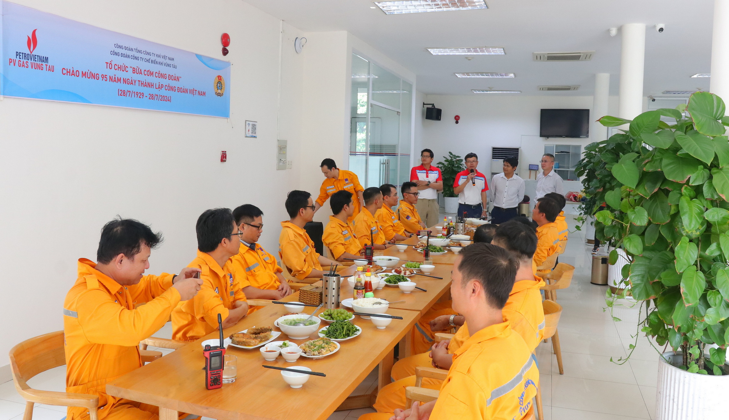 PV GAS COATING và PV GAS VUNG TAU tổ chức “Bữa cơm Công đoàn” - Ấm lòng người lao động PV GAS