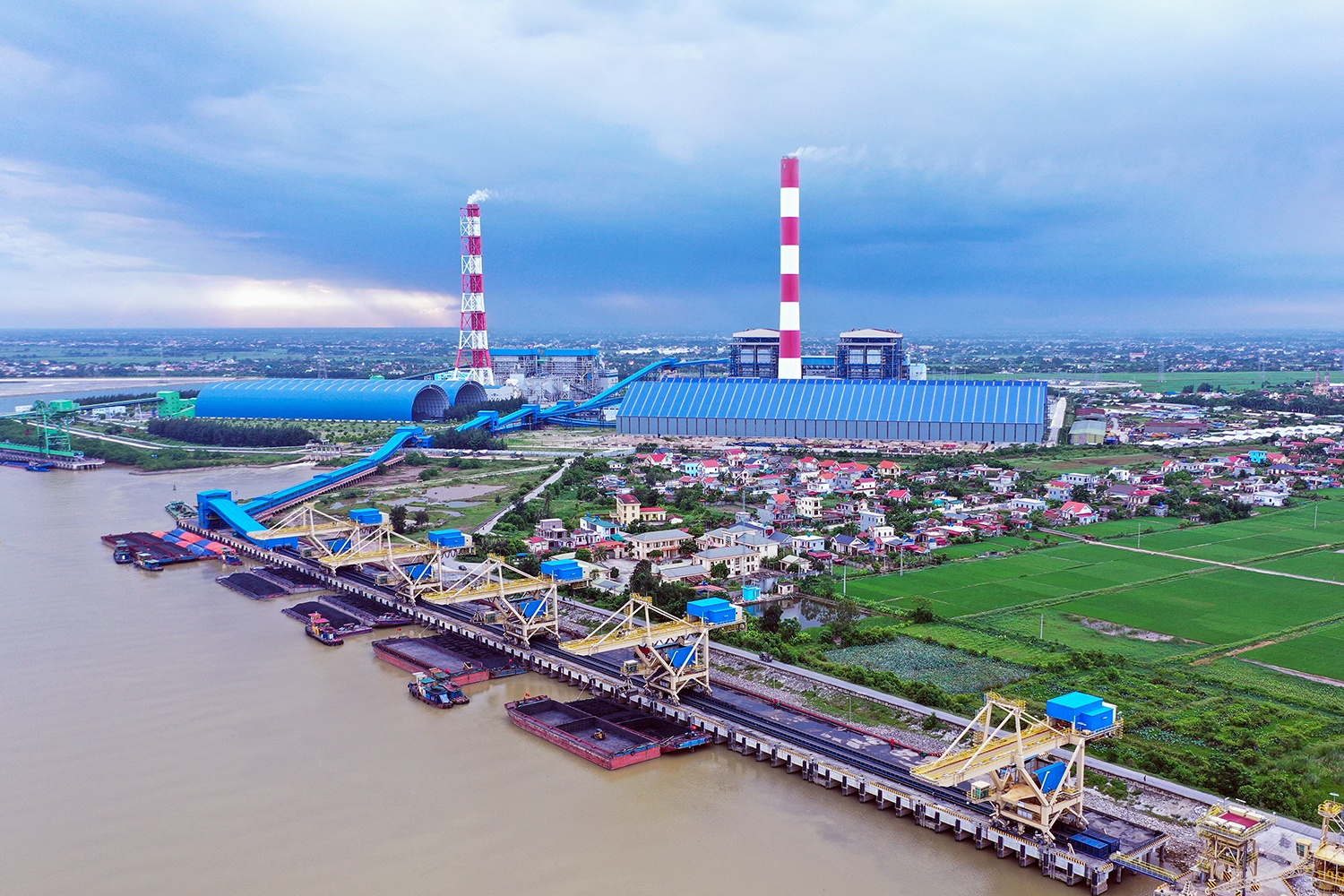 Tháng 7/2024: Đối mặt nhiều khó khăn, Petrovietnam duy trì tăng trưởng doanh thu và lợi nhuận