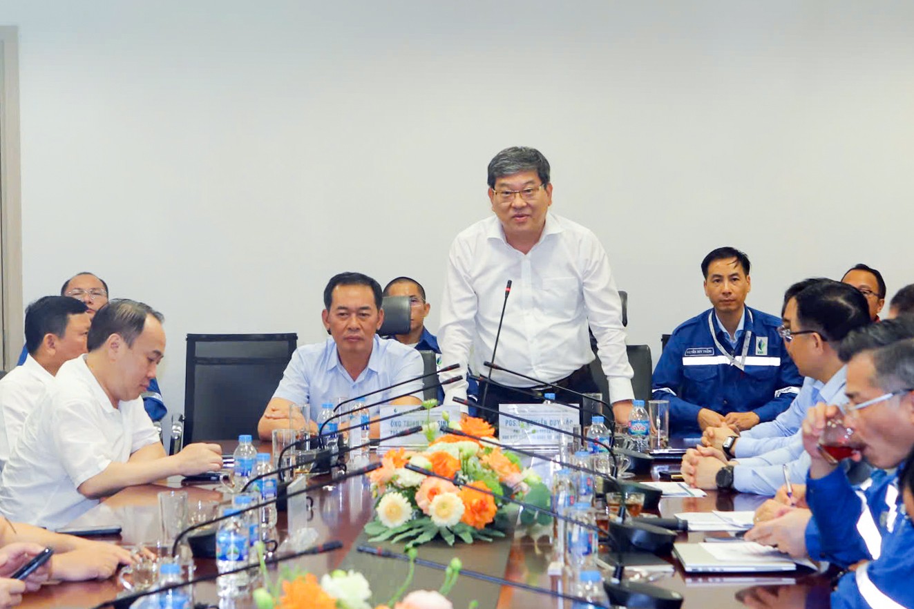 Lớp bồi dưỡng cán bộ quy hoạch Ủy viên BCH Trung ương khóa XIV thăm và làm việc tại Nhà máy Lọc hóa dầu Nghi Sơn