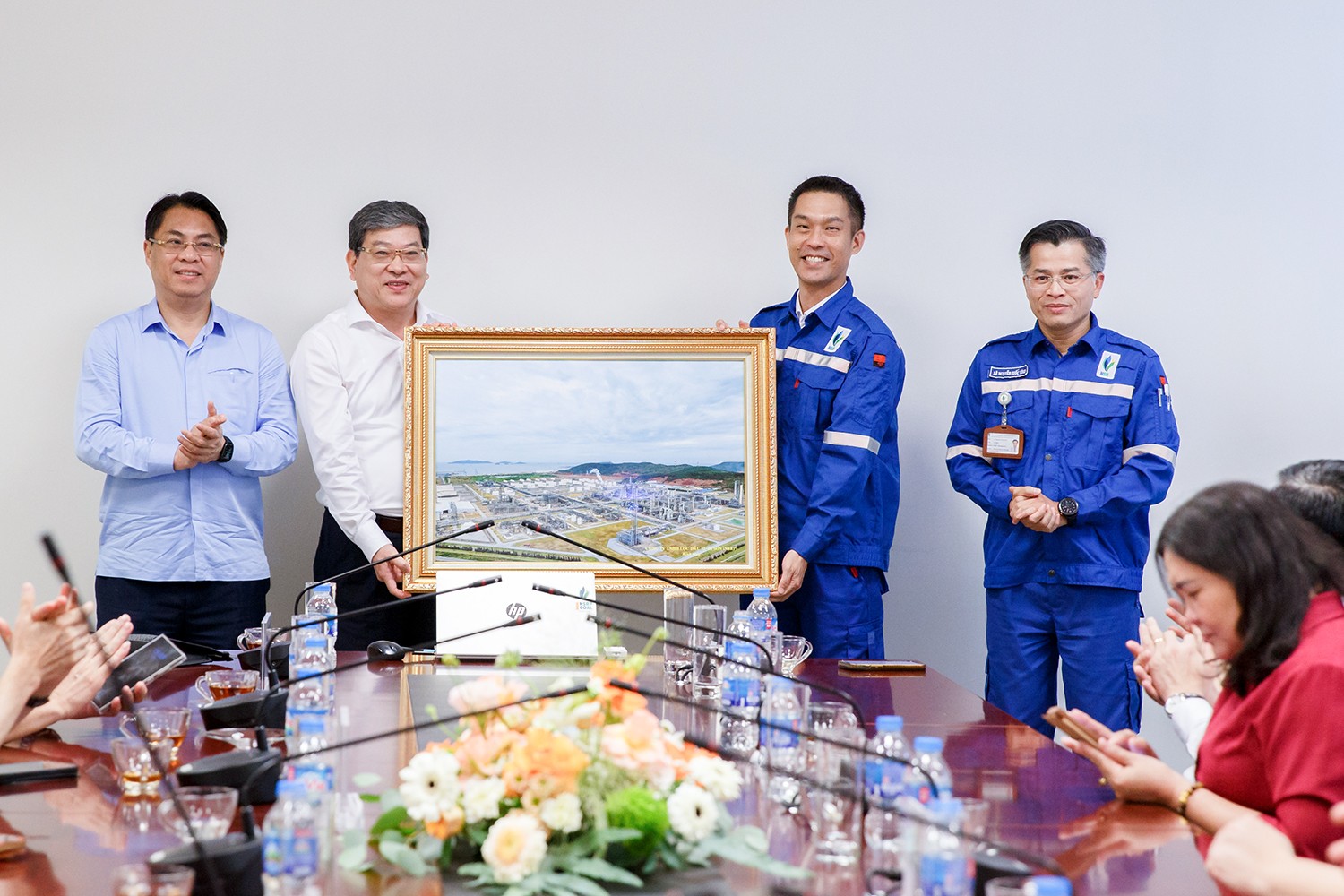 Lớp bồi dưỡng cán bộ quy hoạch Ủy viên BCH Trung ương khóa XIV thăm và làm việc tại Nhà máy Lọc hóa dầu Nghi Sơn