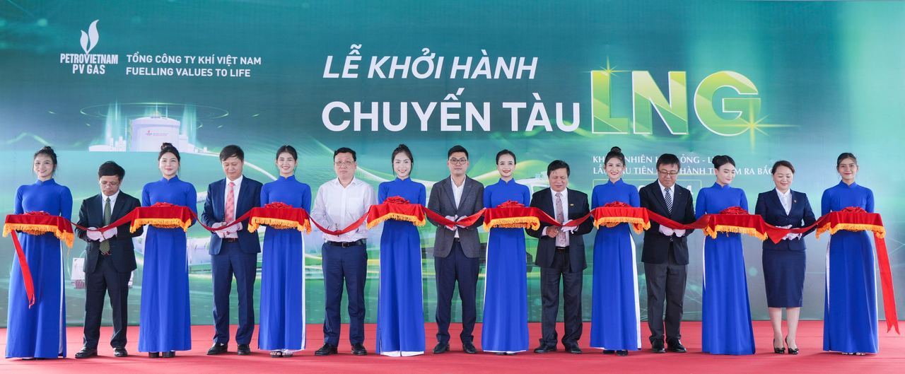 PV GAS khởi hành chuyến tàu chở LNG đầu tiên trên đường sắt Nam Bắc, mở rộng bản đồ cung ứng LNG trên toàn quốc, khẳng định vị thế tiên phong trong ngành công nghiệp khí Việt Nam