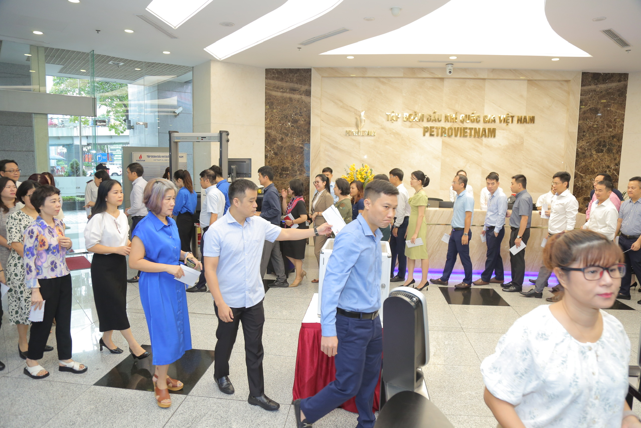 Petrovietnam ủng hộ đồng bào các địa phương bị ảnh hưởng bởi bão số 3 (Yagi)