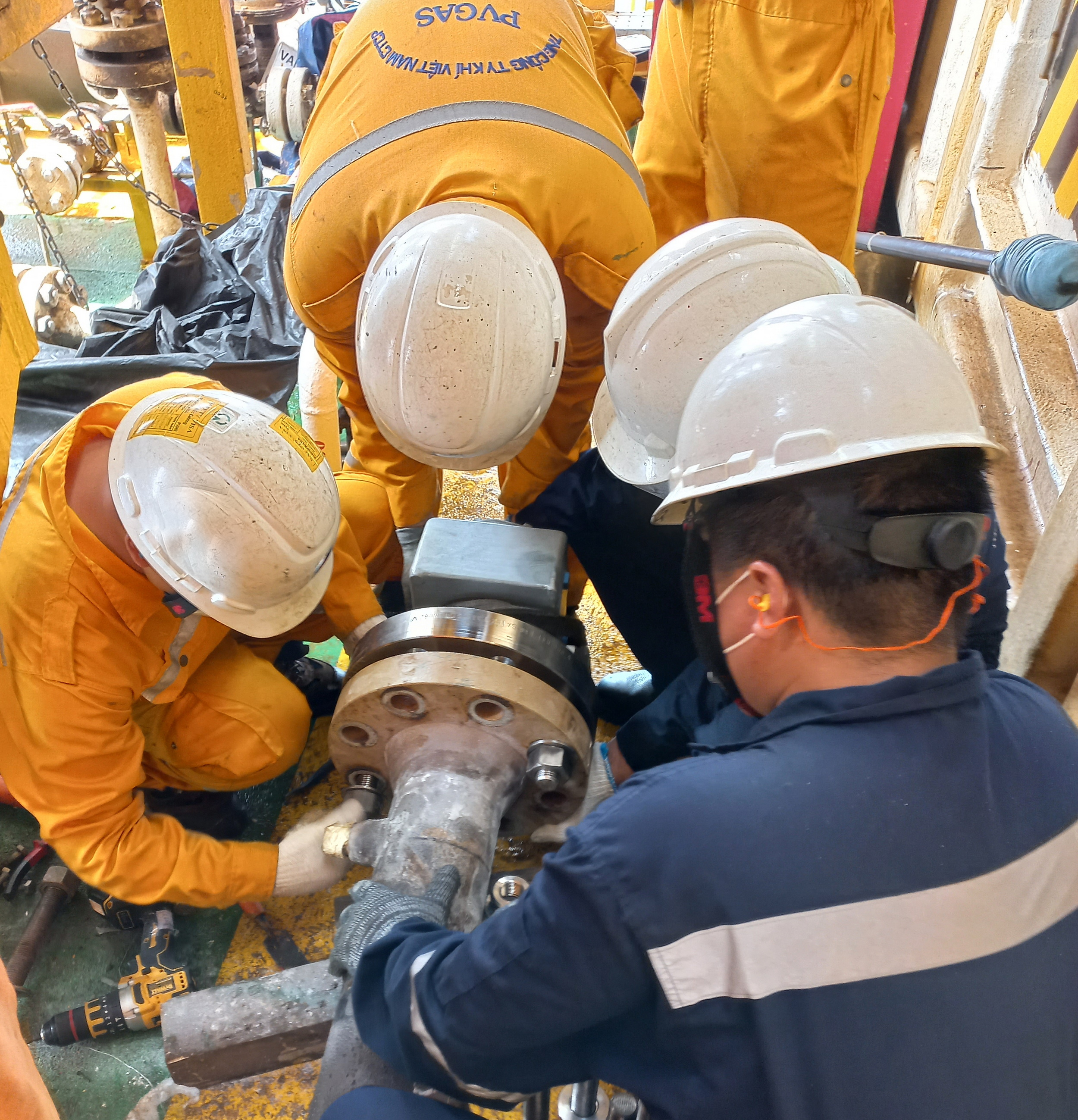 Hoàn thành an toàn, vượt tiến độ công tác bảo dưỡng sửa chữa giàn nén Rồng – Đồi Mồi