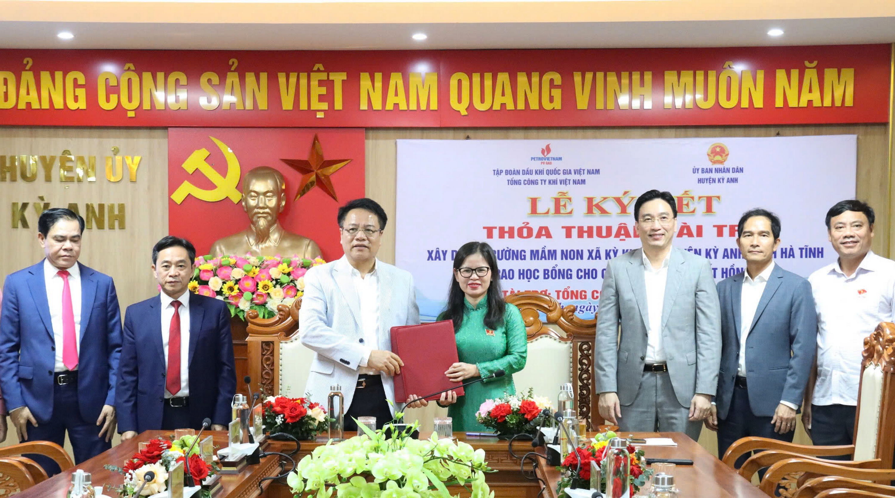 PV GAS continues to give support to Ha Tinh