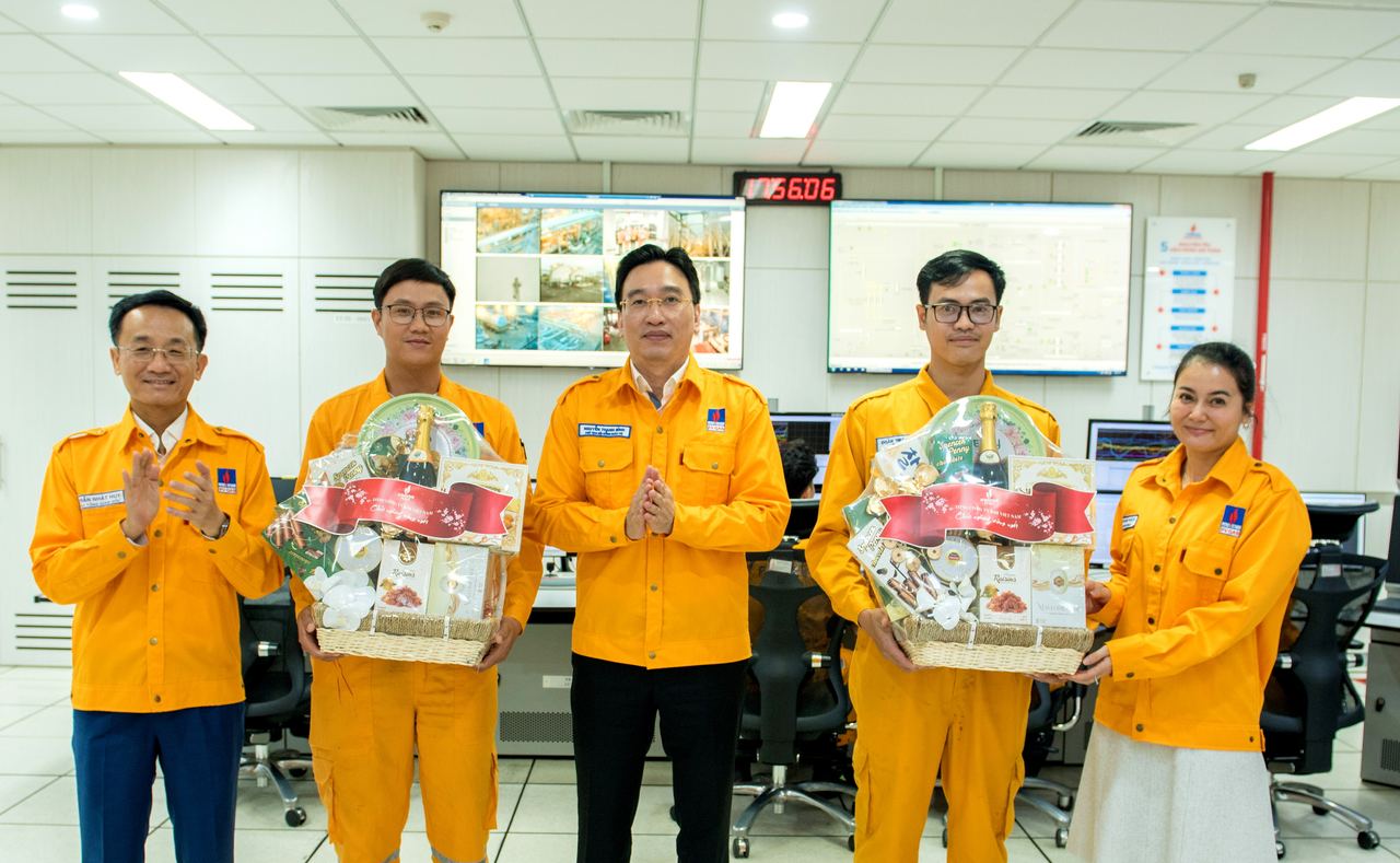 Lãnh đạo PV GAS thăm và chúc Xuân các đơn vị trực Tết