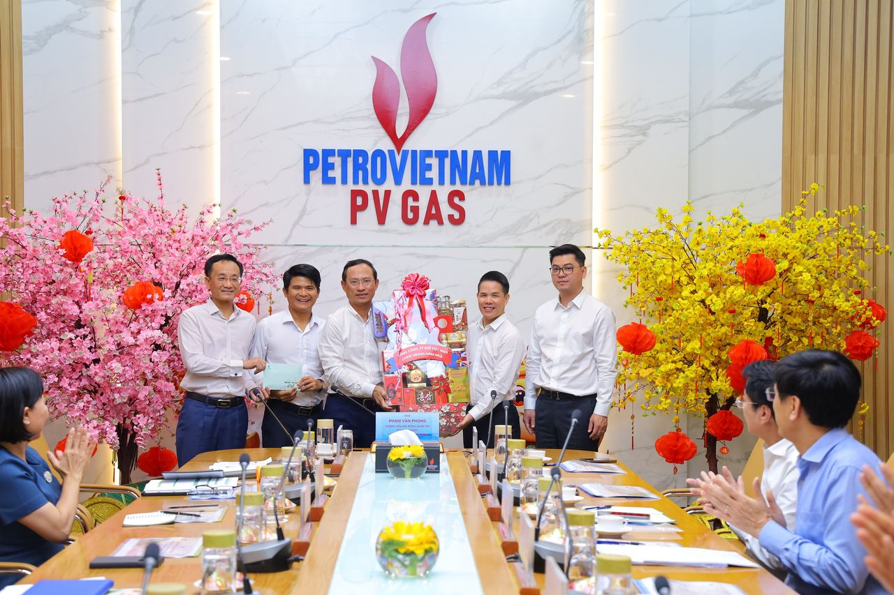 Lãnh đạo PV GAS thăm và chúc Xuân các đơn vị trực Tết