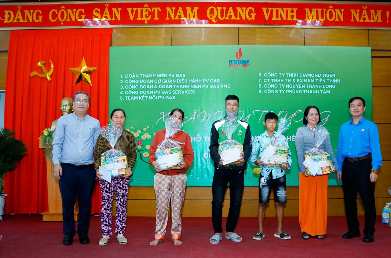 PV GAS cares for employees during Tet