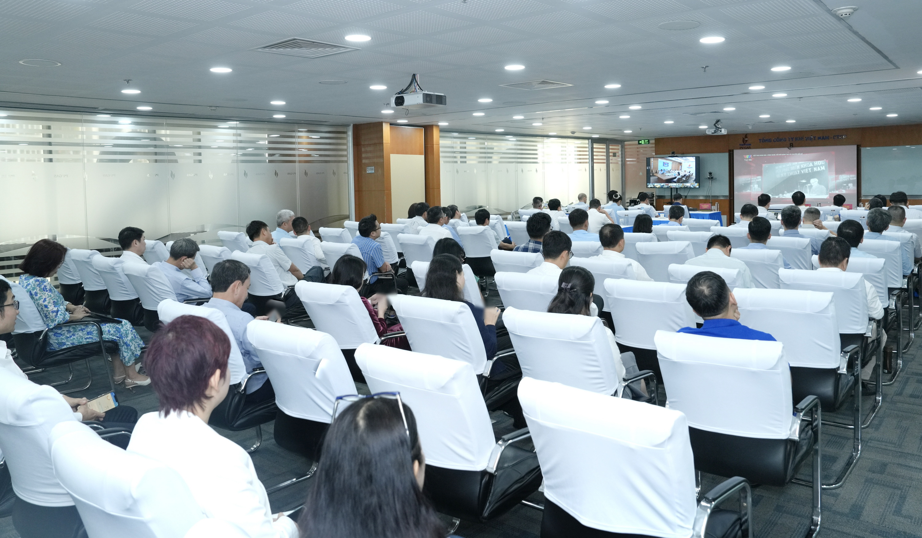 PV GAS tổ chức 12 điểm cầu trực tuyến Hội nghị toàn quốc về đột phá phát triển khoa học, công nghệ, đổi mới sáng tạo và chuyển đổi số quốc gia