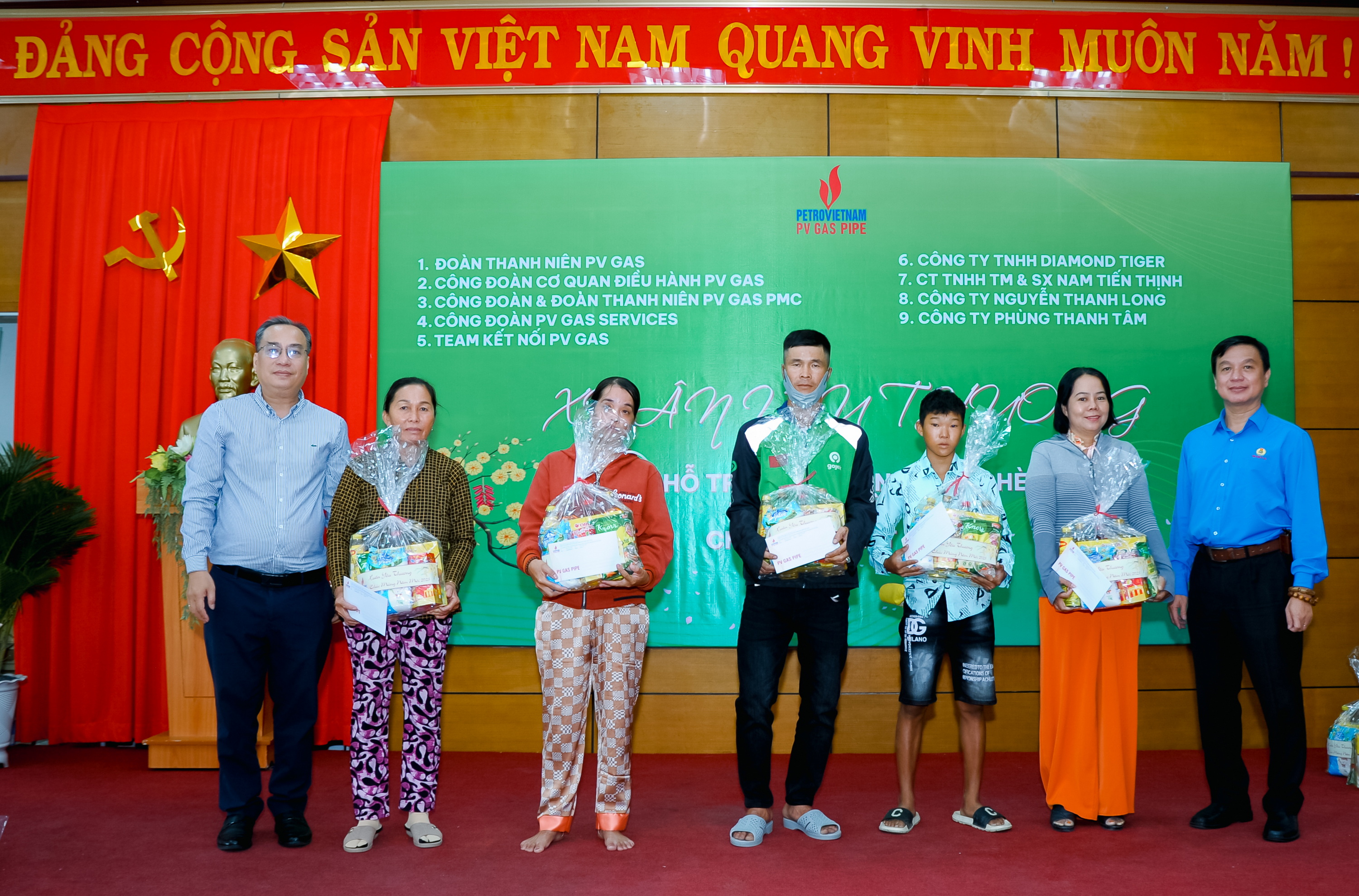 PV GAS cares for employees during Tet