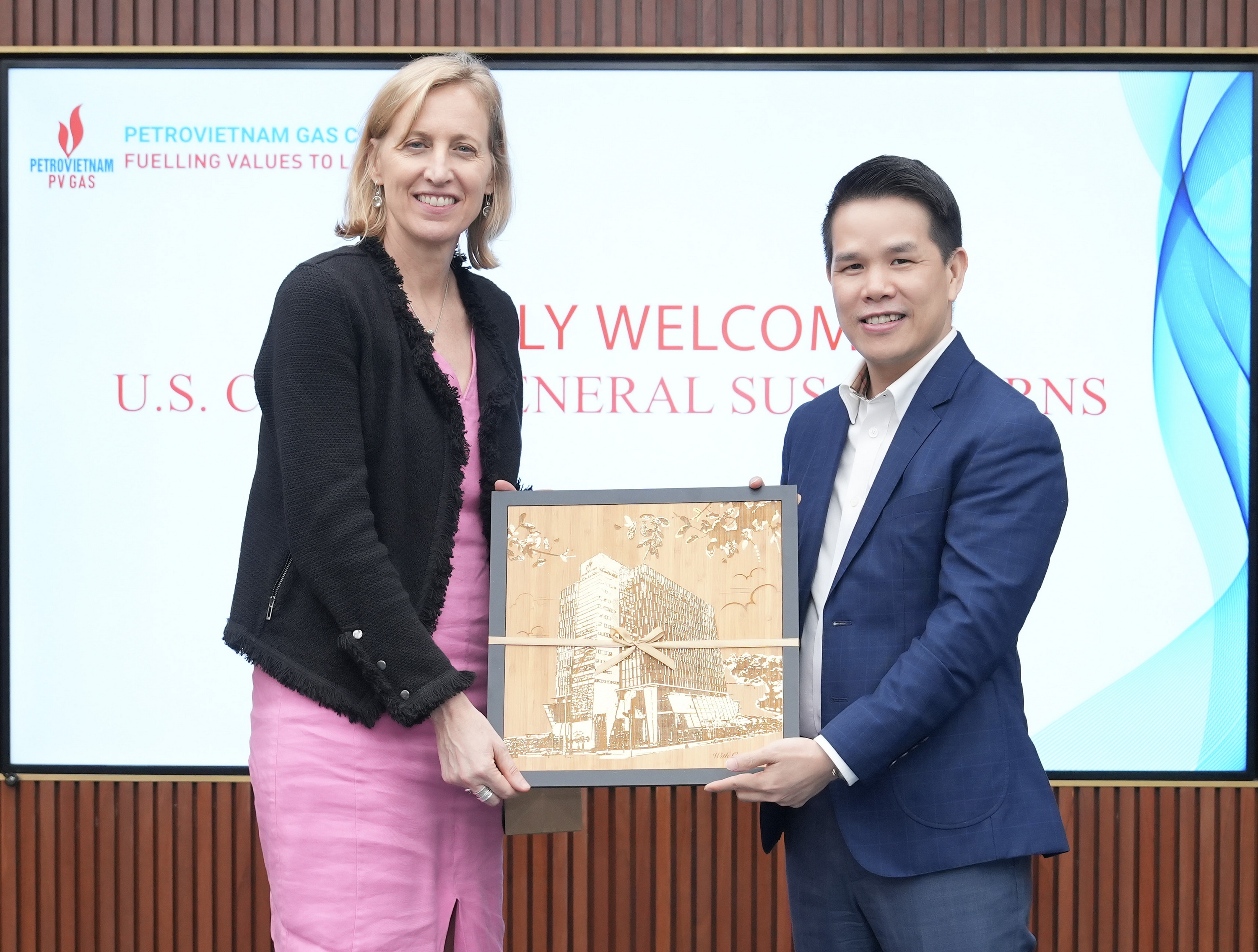 PV GAS President and CEO welcomes US Consulate General in Ho Chi Minh City
