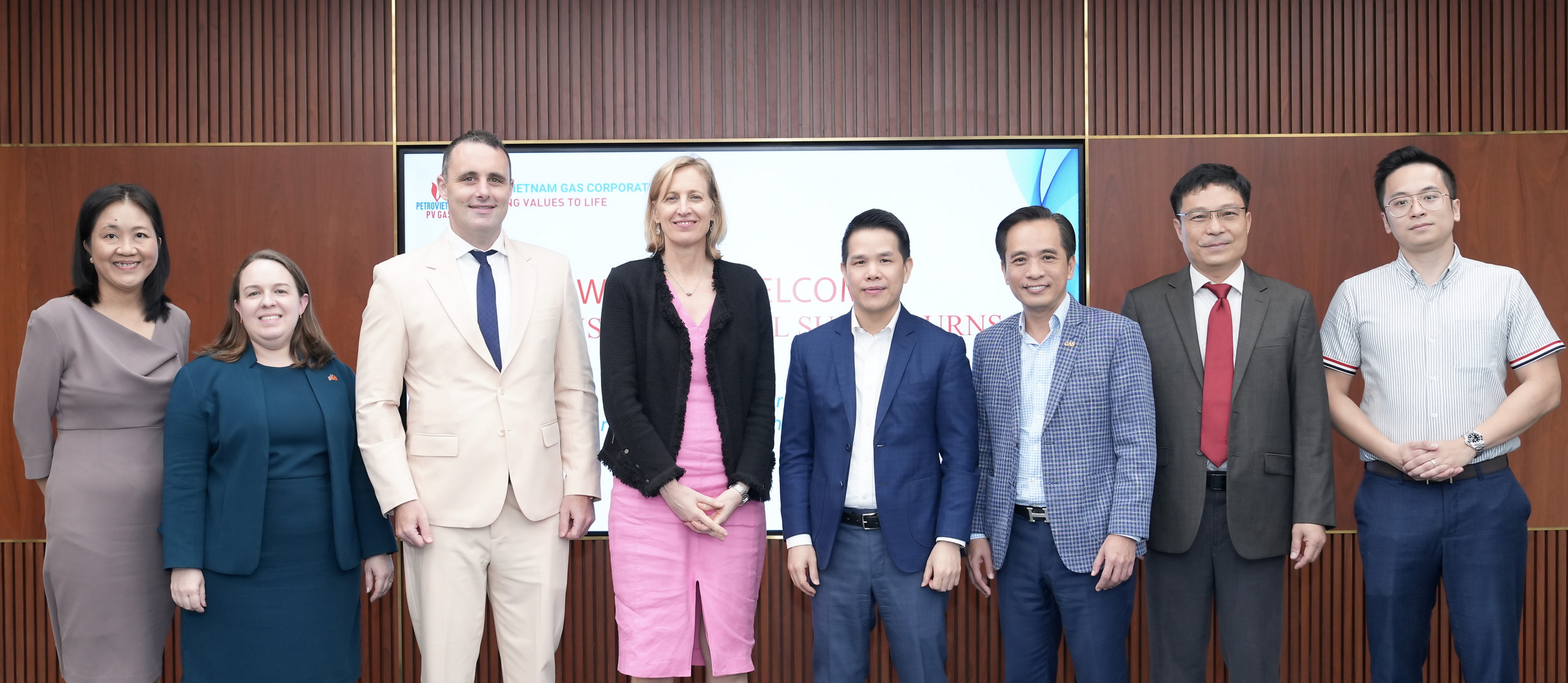 PV GAS President and CEO welcomes US Consulate General in Ho Chi Minh City
