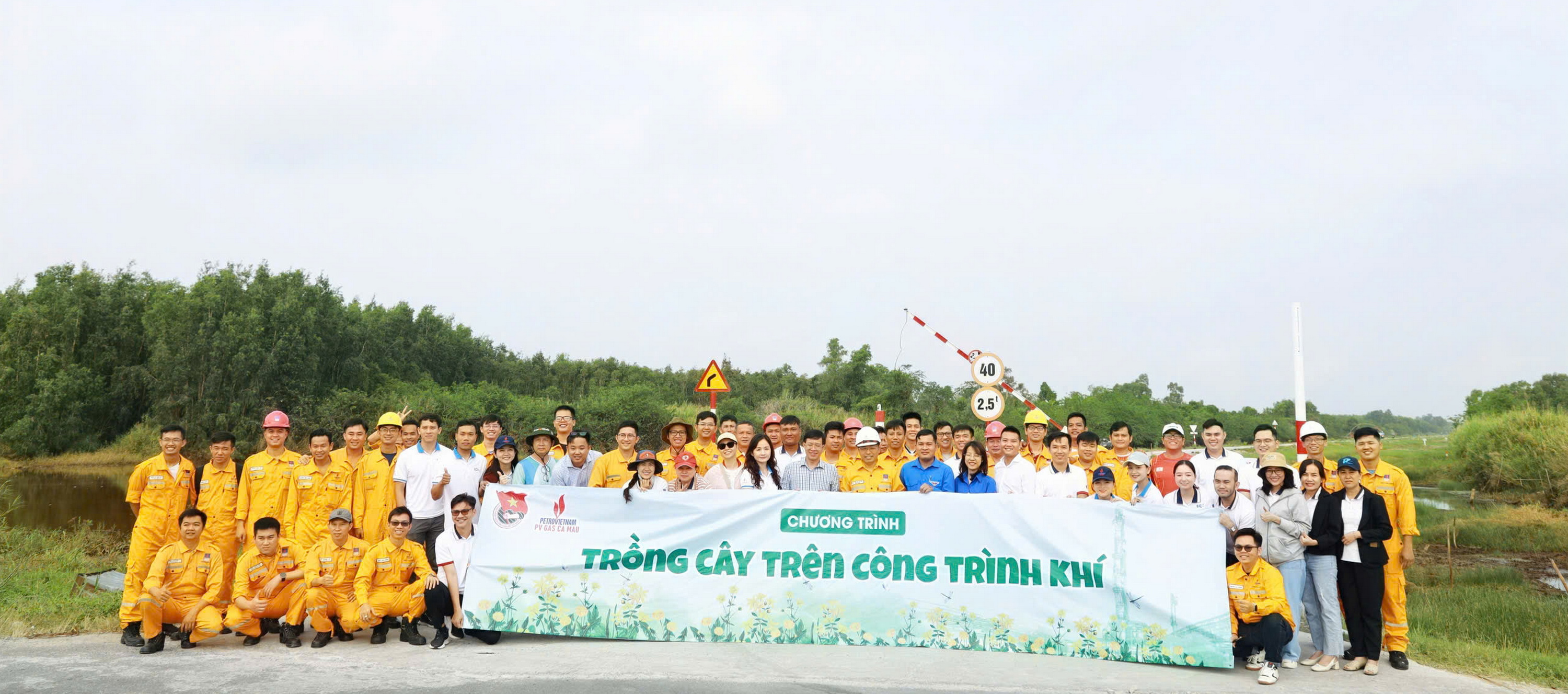 Tuổi trẻ PV GAS CA MAU lan tỏa màu xanh trên công trình khí