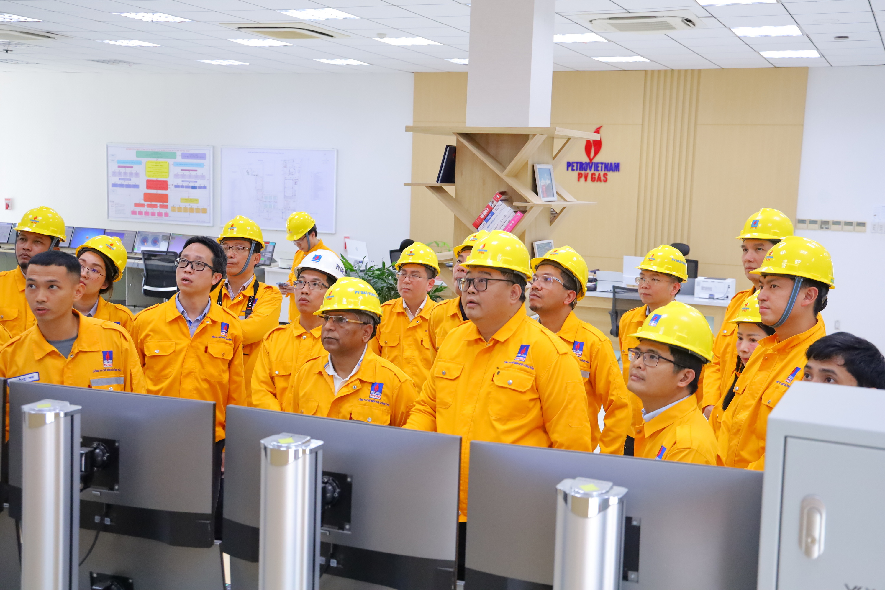 ASCOPE làm việc và tham quan cơ sở hạ tầng của PV GAS ASCOPE làm việc và tham quan cơ sở hạ tầng của PV GAS