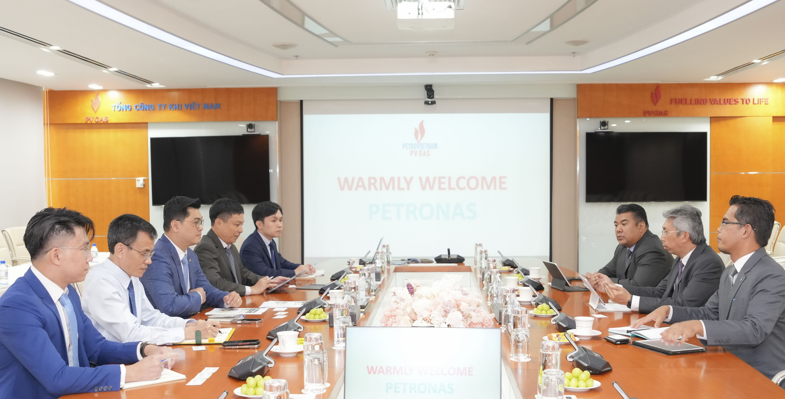 PETRONAS and PV GAS strengthen strategic cooperation in the LNG sector