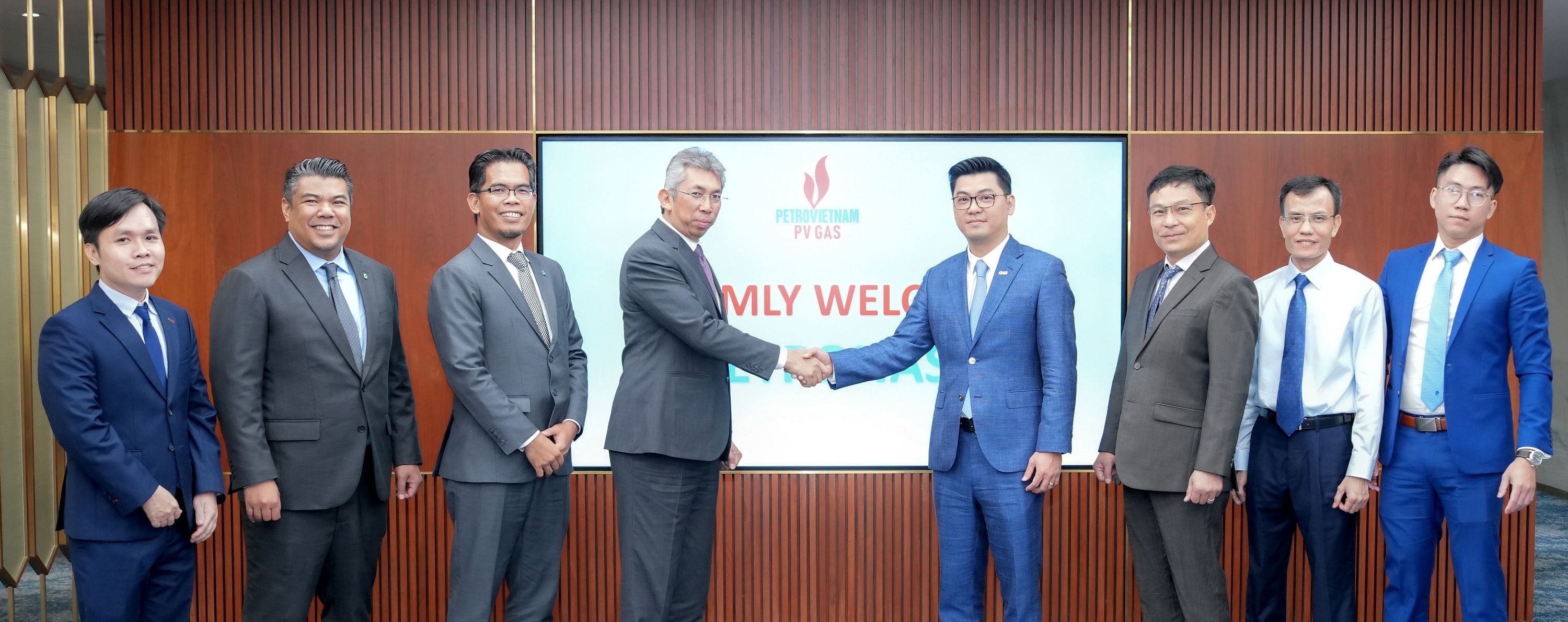 PETRONAS and PV GAS strengthen strategic cooperation in the LNG sector