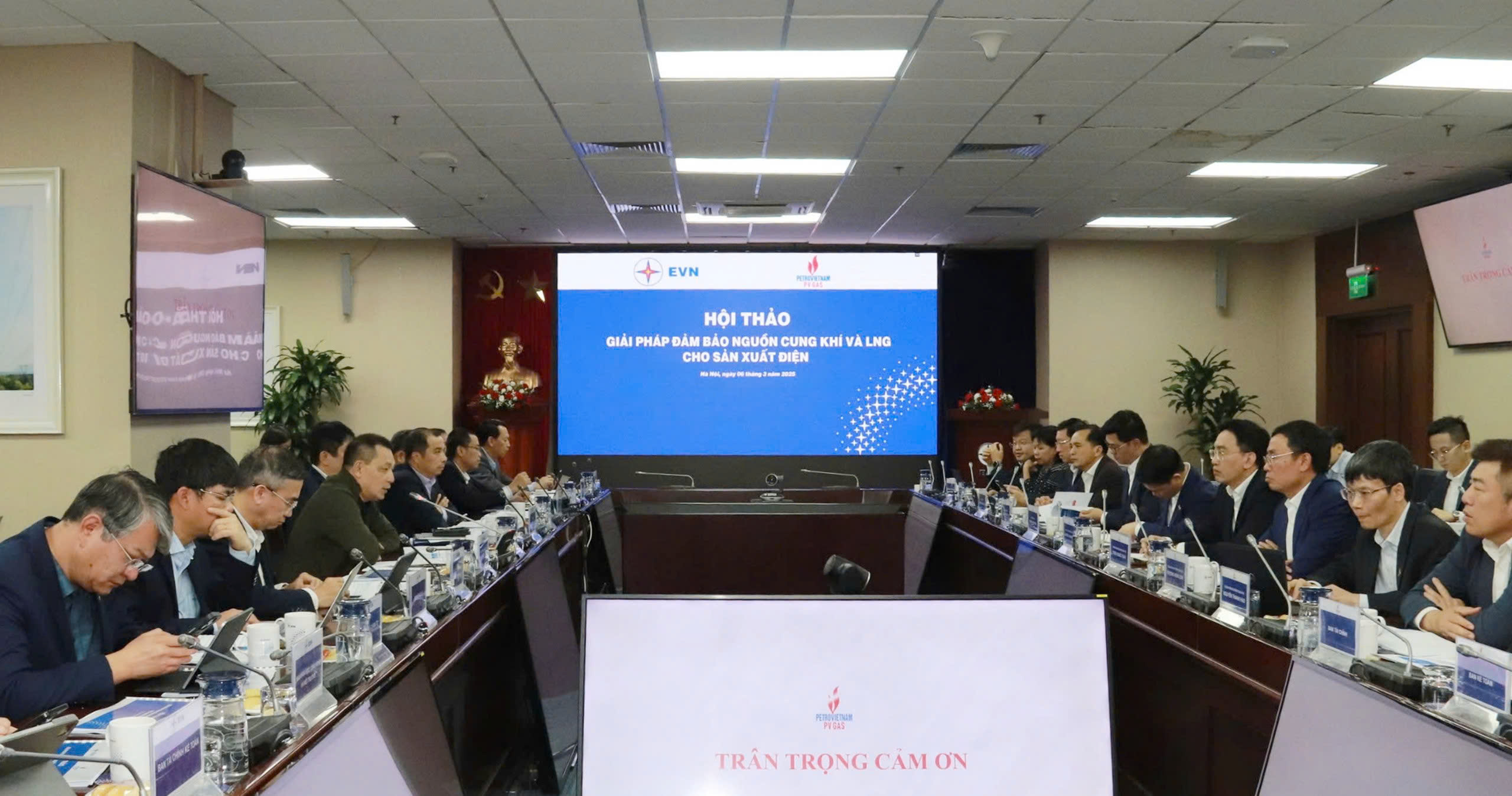 EVN and PV GAS work on stable gas and LNG supply for power generation (2025-2030)