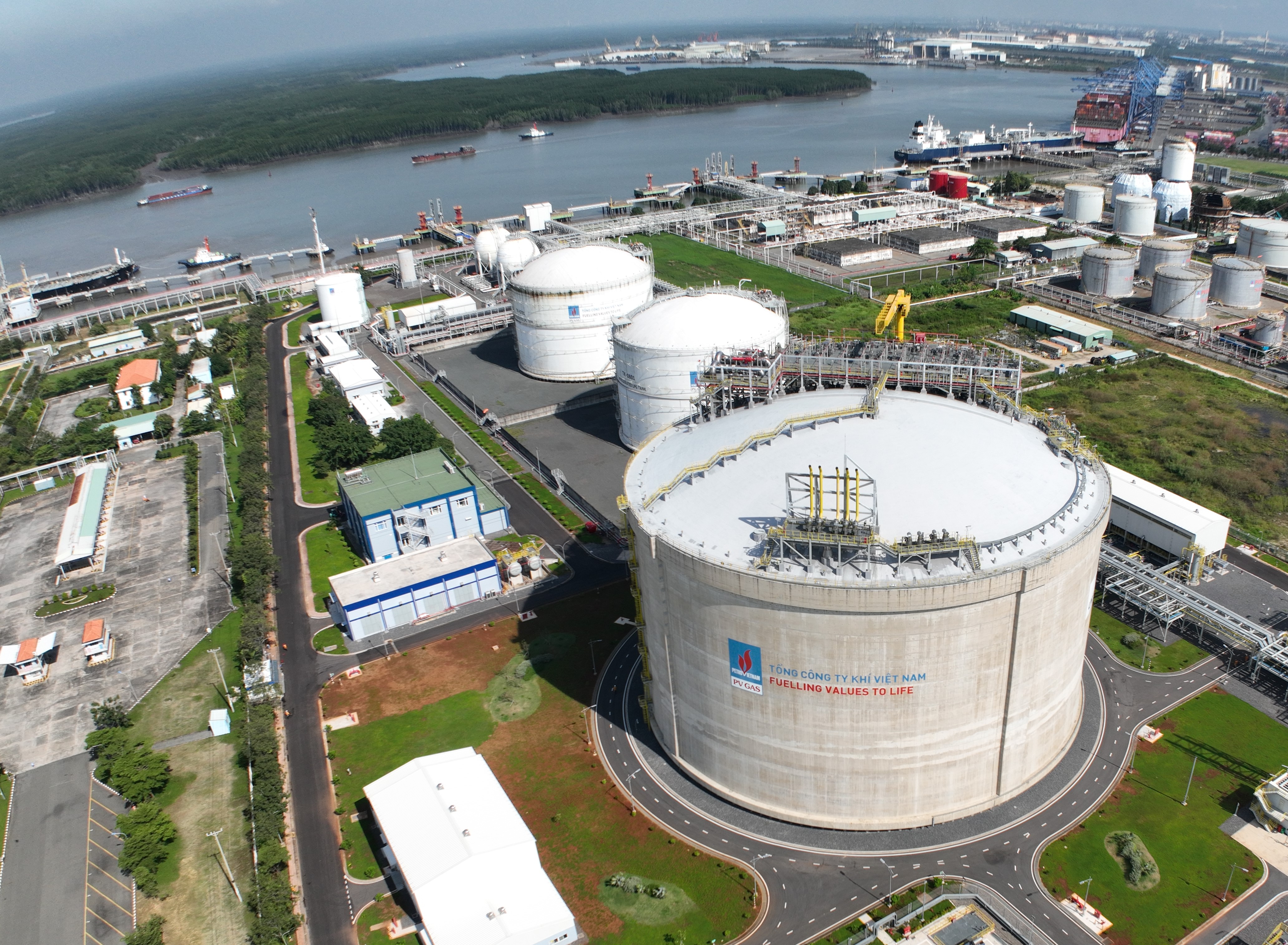 PV GAS signs 25-year contract to distribute LNG fto Nhon Trach 3 and Nhon Trach 4 power plants of PV Power