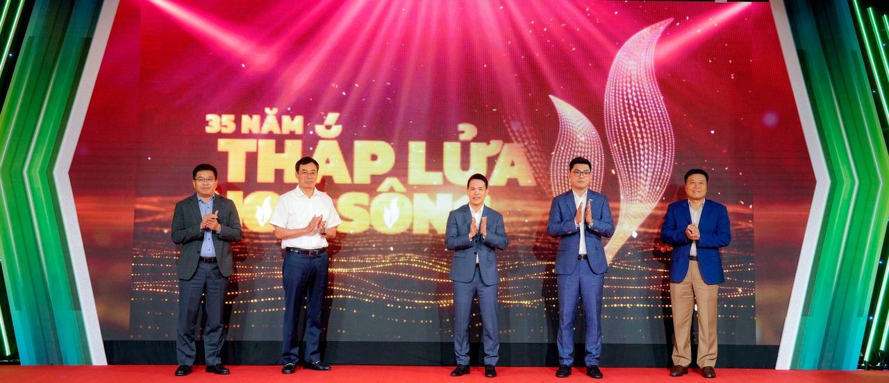 PV GAS Talks “35 năm - Thắp lửa non sông”: Hành trình truyền cảm hứng, kết nối và giữ lửa nhiệt huyết