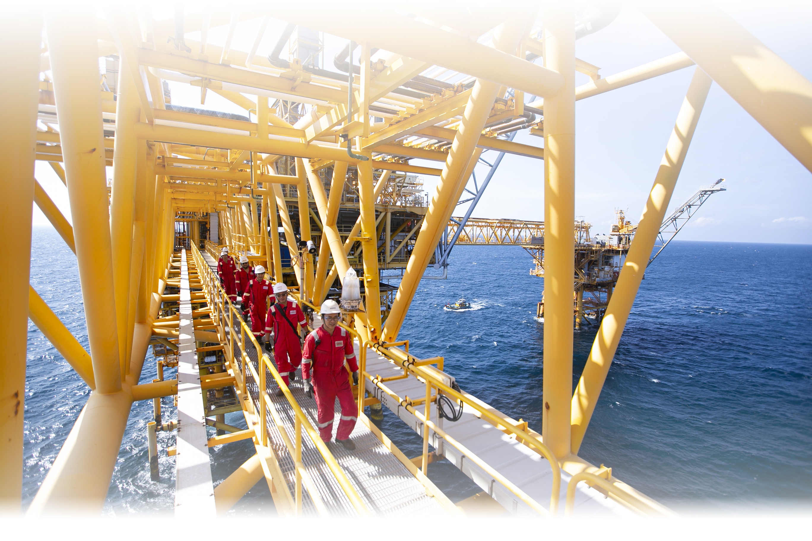 Petrovietnam: Những bước đi mạnh mẽ hiện thực hóa "bước chuyển kỷ nguyên" Petrovietnam: Những bước đi mạnh mẽ hiện thực hóa "bước chuyển kỷ nguyên"