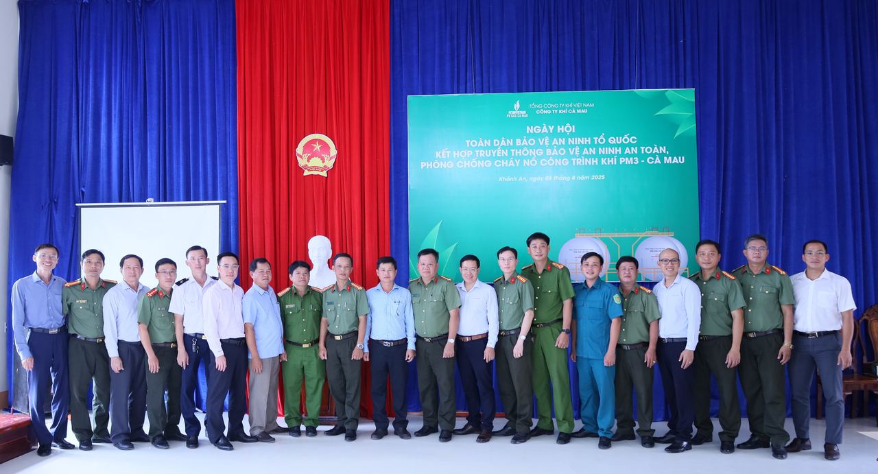 PV GAS CA MAU tổ chức ngày hội toàn dân bảo vệ an ninh tổ quốc, kết hợp truyền thông bảo vệ an ninh, an toàn, phòng chống cháy nổ trên công trình khí PM3 – Cà Mau năm 2025