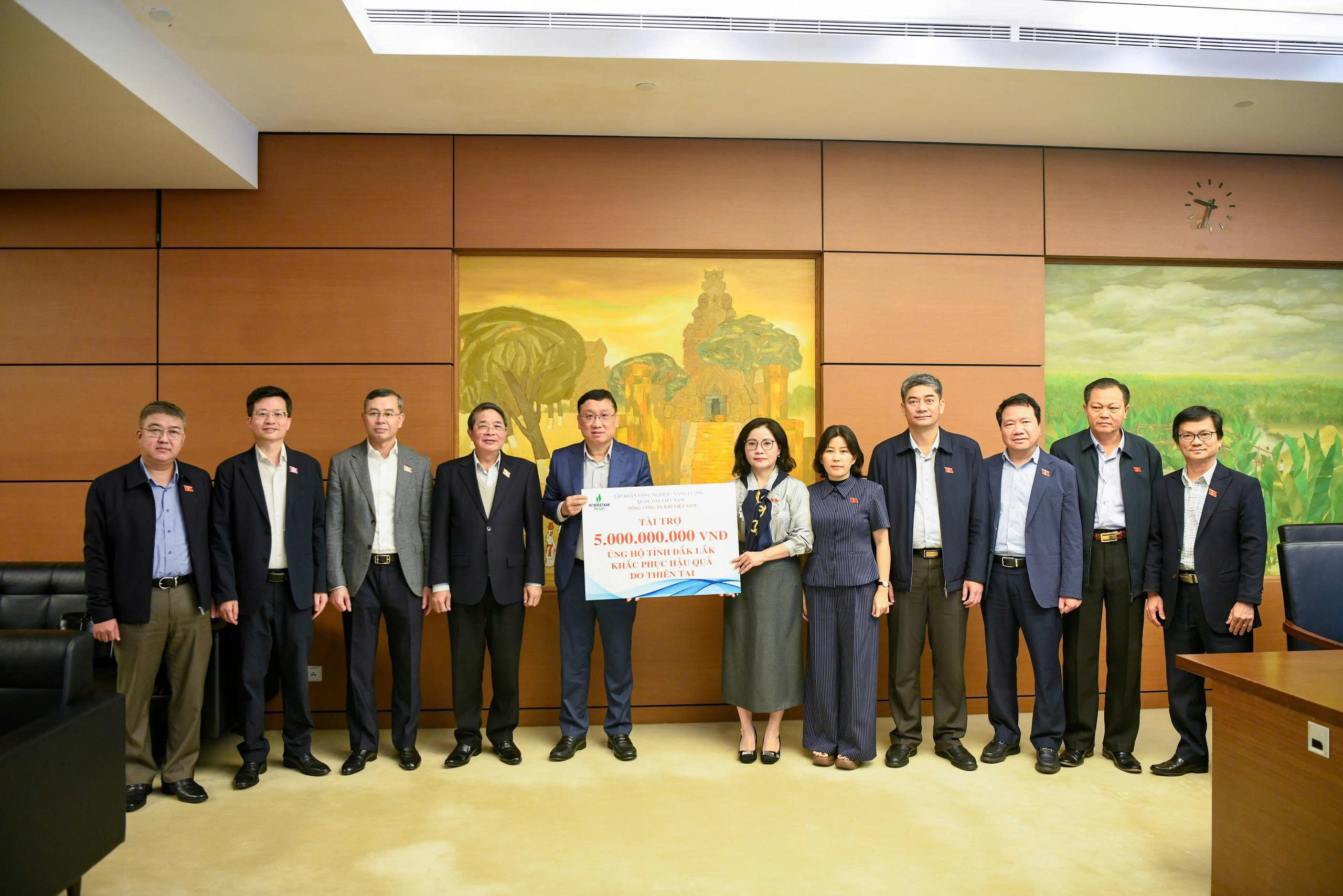 PV GAS chung tay hỗ trợ đồng bào Đắk Lắk khắc phục hậu quả mưa lũ PV GAS chung tay hỗ trợ đồng bào Đắk Lắk khắc phục hậu quả mưa lũ