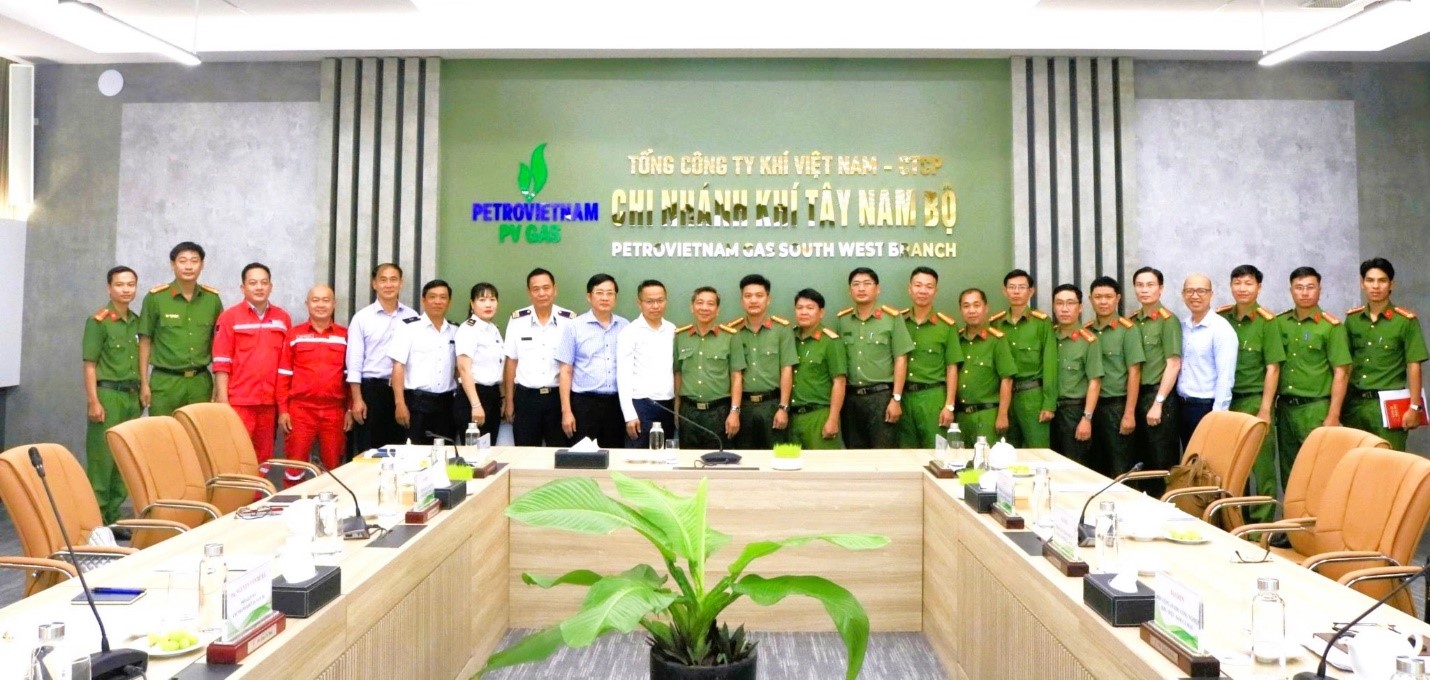Chi nhánh Khí Tây Nam Bộ chủ động bảo đảm an ninh an toàn, lan tỏa trách nhiệm vì cộng đồng Chi nhánh Khí Tây Nam Bộ chủ động bảo đảm an ninh an toàn, lan tỏa trách nhiệm vì cộng đồng