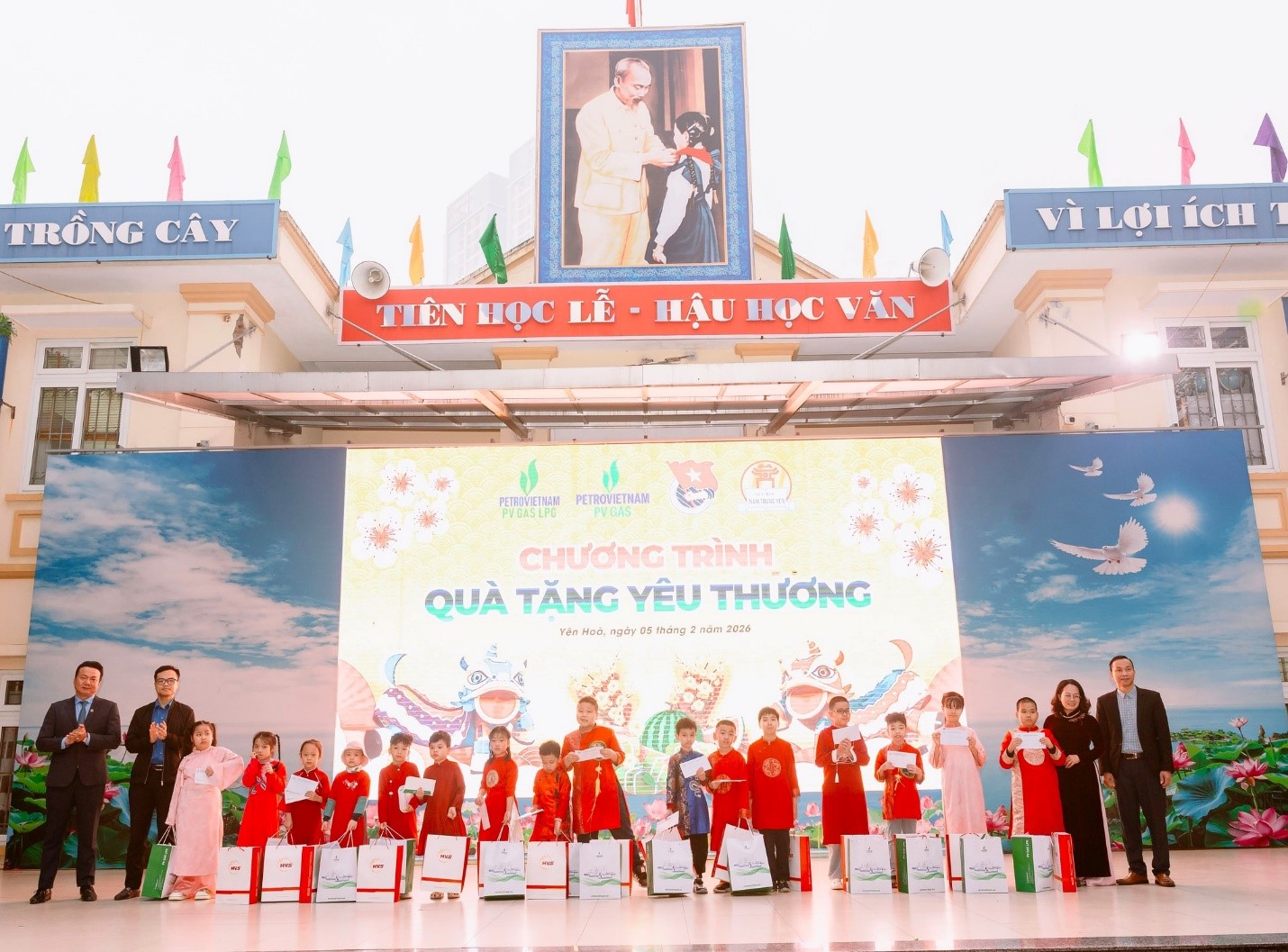 PV GAS lan tỏa Xuân gắn kết, Tết nghĩa tình qua chuỗi hoạt động chăm lo người lao động và cộng đồng PV GAS lan tỏa Xuân gắn kết, Tết nghĩa tình qua chuỗi hoạt động chăm lo người lao động và cộng đồng