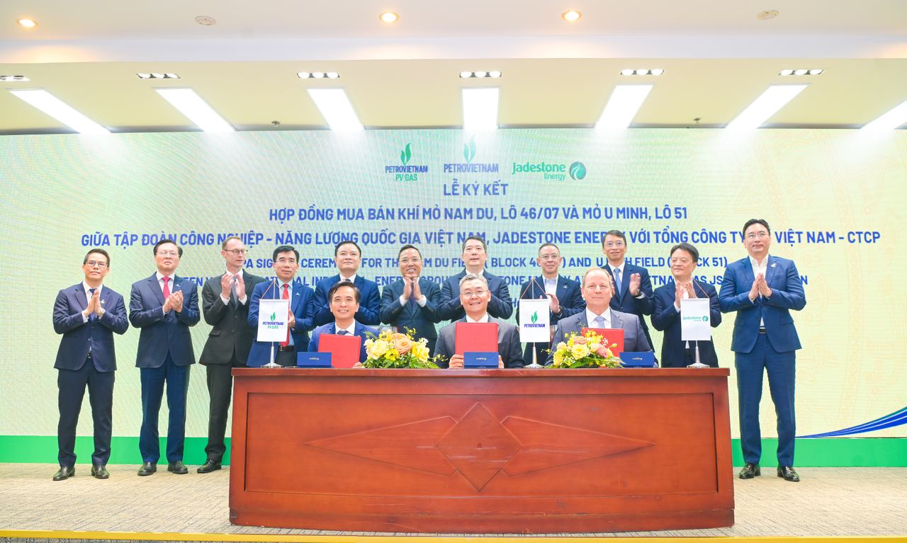 Petrovietnam/PV GAS ký kết và trao các văn kiện Dự án phát triển mỏ Nam Du – U Minh, góp phần đảm bảo an ninh năng lượng quốc gia