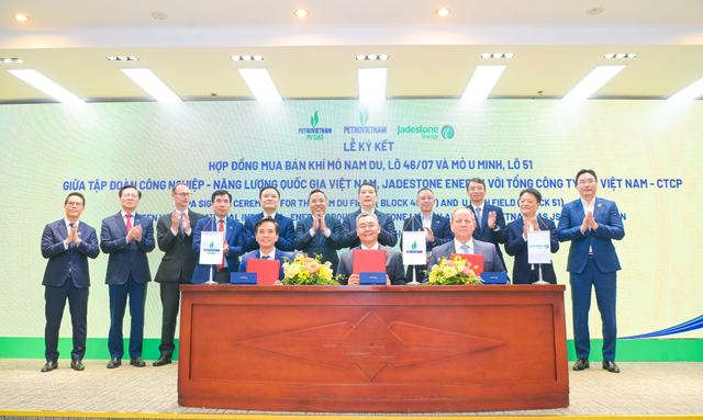 Petrovietnam/PV GAS ký kết và trao các văn kiện Dự án phát triển mỏ Nam Du – U Minh, góp phần đảm bảo an ninh năng lượng quốc gia