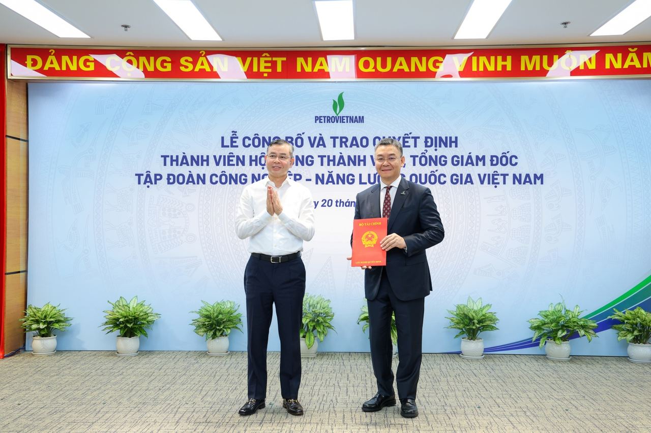 Công bố và trao quyết định Thành viên HĐTV, Tổng Giám đốc Tập đoàn Công nghiệp - Năng lượng Quốc gia Việt Nam