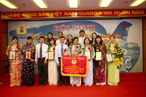 Công đoàn Dầu khí Việt Nam Tổ chức Hội nghị biểu dương nữ CNVCLĐ "Giỏi việc nước, đảm việc nhà” giai đoạn 2005-2009
