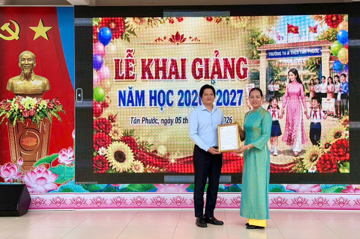 PV GAS tiếp sức học sinh đến trường trong năm học mới PV GAS tiếp sức học sinh đến trường trong năm học mới