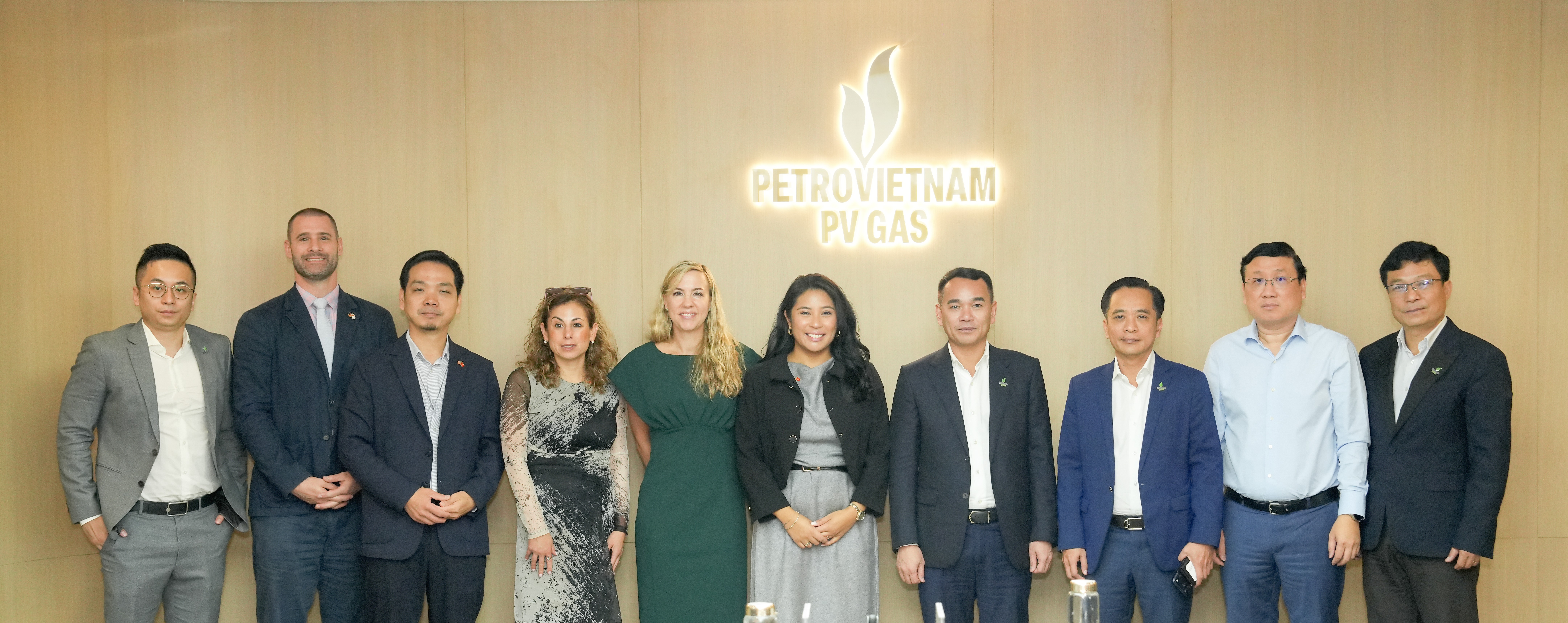 Lãnh đạo PV GAS tiếp và làm việc cùng Phó Trợ lý Bộ trưởng Thương mại Hoa Kỳ Kelly Coldiron Lãnh đạo PV GAS tiếp và làm việc cùng Phó Trợ lý Bộ trưởng Thương mại Hoa Kỳ Kelly Coldiron